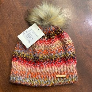 NWT. knitted with fuzzy inside winter hat